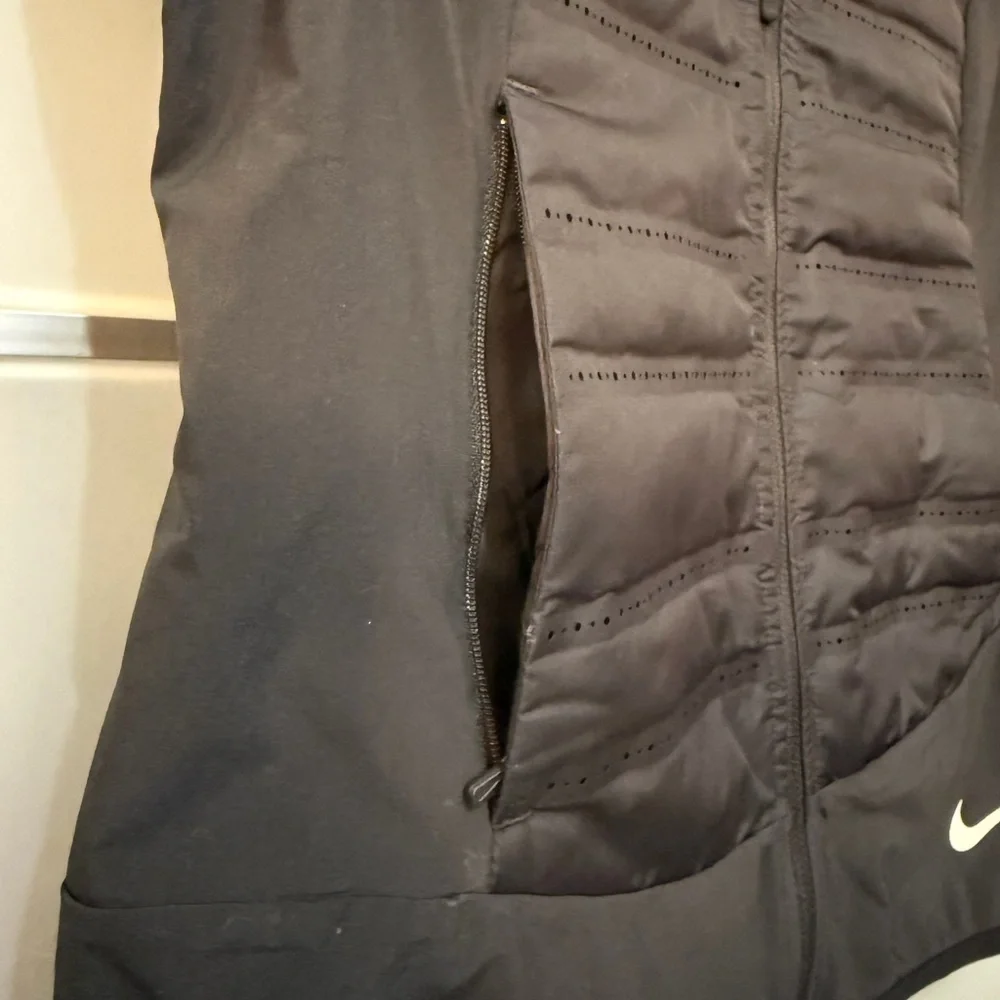 Nike Aeroloft Womens Small Down Packable Running Vest Black - Picture 3 of 7
